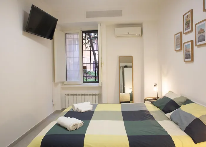 Sunny's - 8min From Colosseum Apartment Rom
